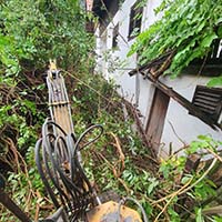 čišćenje zapuštenog placa na Avali